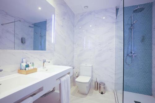 Phòng tắm tại Hotel Seasun Aniram