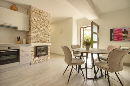 Dapur atau dapur kecil di Beautiful villa Irma with private pool near Rovinj