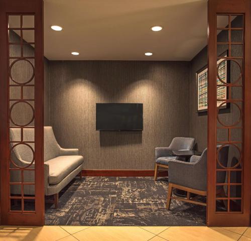 Hyatt Place Cincinnati Blue Ash Image