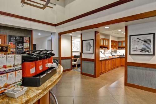 a room with a hair salon with a counter and a counter at Hyatt Place Memphis Wolfchase in Memphis