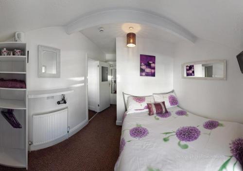 Ardern Hotel tesisinde bir odada yatak veya yataklar