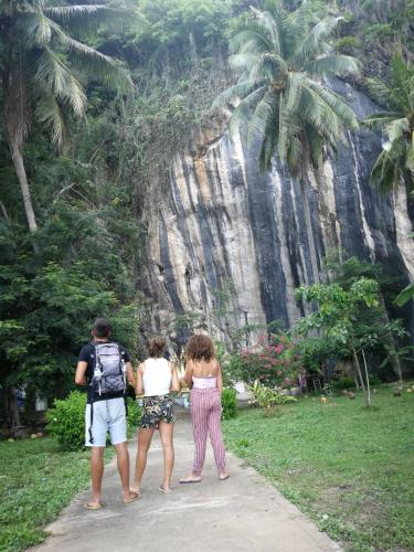 three people standing in front of a rock formation at Rub Lom Chom Klong Homestay in Chumphon