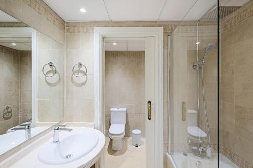 Koupelna v ubytování Envía Almería Apartments Spa & Golf