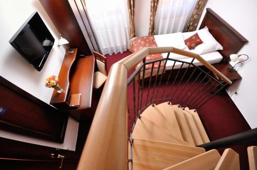 an overhead view of a spiral staircase in a room at Hotel Joseph 1699 in Třebíč