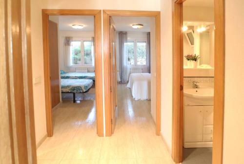 Koupelna v ubytování Urcatusa Llevant - Apartamento 6 pax con piscina g27034