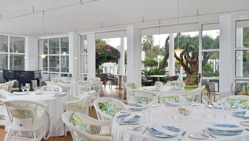 
A restaurant or other place to eat at Melia Cala d'Or Boutique Hotel
