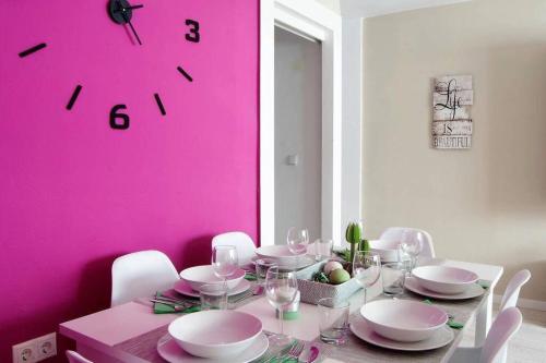 CITY CENTER BIG APARTMENT-FAMILY & FRIENDS-5 Beds