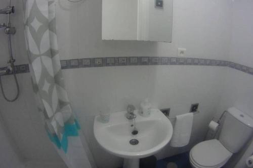 Kúpeľňa v ubytovaní CITY CENTER BIG APARTMENT-FAMILY & FRIENDS-5 Beds