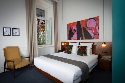 Una cama o camas en una habitación de Communal Hotel Sololaki