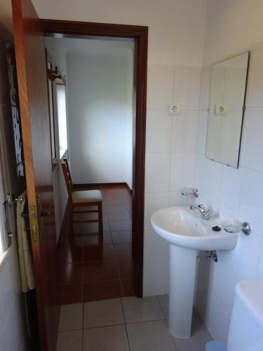 a bathroom with a sink and a mirror at Hospedaria Lampião in Penacova