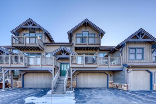 70 Oak Lane – Photos 2