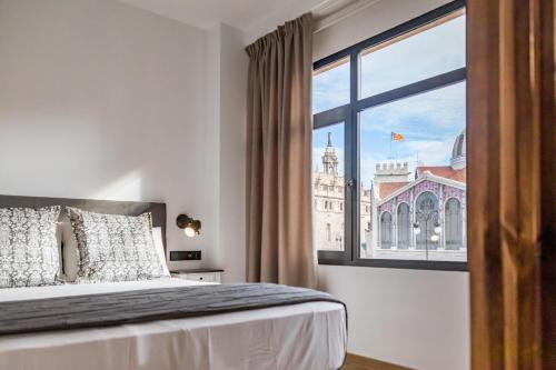 a bedroom with a window with a view of a building at Goerlich by Alma Suites in Valencia