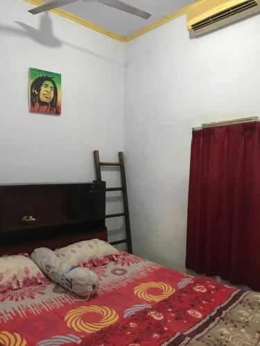 Katil atau katil-katil dalam bilik di Red Beach Homestay
