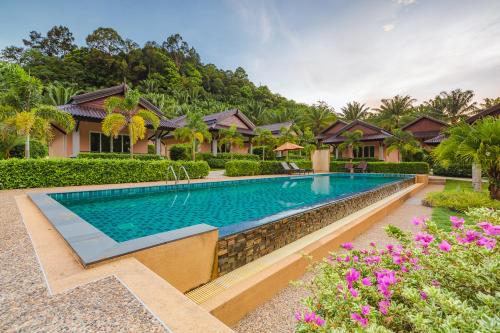 Kolam renang di atau dekat dengan Palm Kiri Aonang Resort