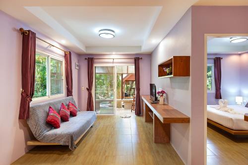 Postel nebo postele na pokoji v ubytování Harmony Naturist Resort Rawai Phuket 18yr minimum age only nudist nake d FKK