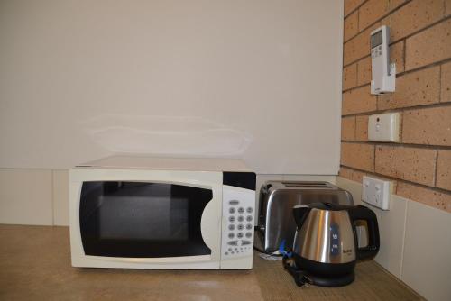 Dapur atau dapur kecil di Albury Allawa Motor Inn