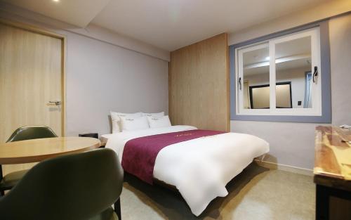 Кровать или кровати в номере Kakao motel