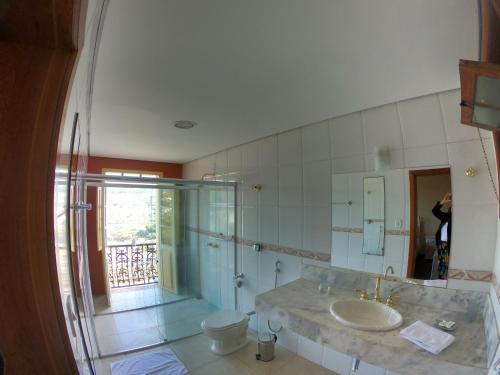 Ванна кімната в Pousada Marotta