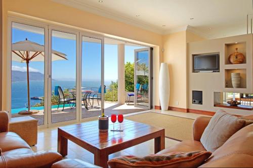 Azure View Luxury Apartment – Photos 5