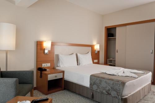 Кровать или кровати в номере Mercia Hotels & Resorts