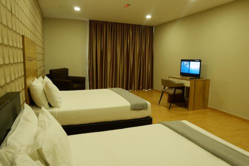 Una televisión o centro de entretenimiento en Bangi Perdana Hotel