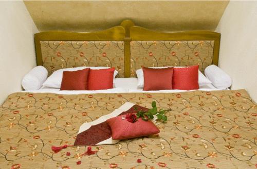Postel nebo postele na pokoji v ubytování Amira Boutique Hotel Hévíz Wellness & Spa