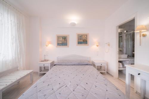 Ένα ή περισσότερα κρεβάτια σε δωμάτιο στο Vardia Bay Studios