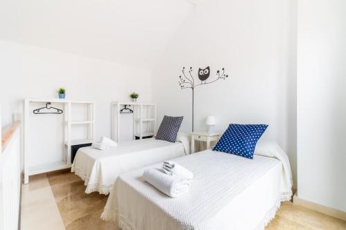 Una cama o camas en una habitación de Flatguest San Fernando + 4Bdr + Terrace + Parking