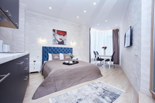 Ένα ή περισσότερα κρεβάτια σε δωμάτιο στο Panoramic Plaza Apartments