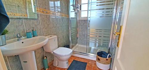 Et badeværelse på Ferienhaus CASA CRISTOF - Costa Calma - Glasfaserinternet - max 6 Personen