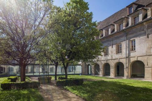 Gallery image of Chic apart with great view of Paris in Saint-Denis