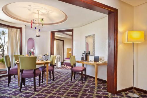 Ruang duduk di Le Diwan Hotel Rabat - MGallery Collection