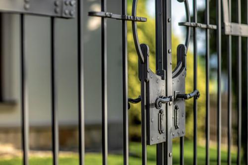 a metal gate with a lock on it at Vikendovka Korce in Dubá