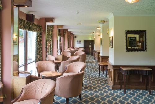 Zona de lounge sau bar la Royal Court Hotel & Spa Coventry