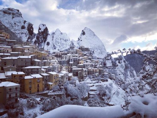 a town in the mountains covered in snow at B&B Al Castello in Castelmezzano