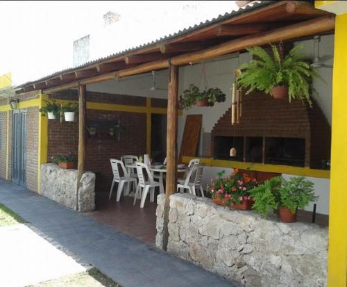 a building with a patio with a table and chairs at Doña Aida in Mina Clavero