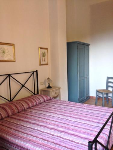 a bedroom with a bed and a blue cabinet at Corte Attilea in Valeggio sul Mincio