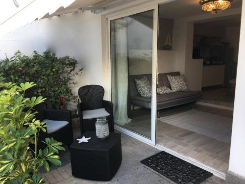 a screened in porch with a chair and a couch at Casa Doramas VV in Las Palmas de Gran Canaria