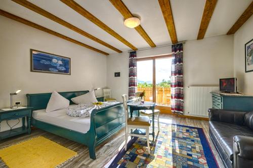 TV a/nebo společenská místnost v ubytování Hotel & Residenz Traubenheim