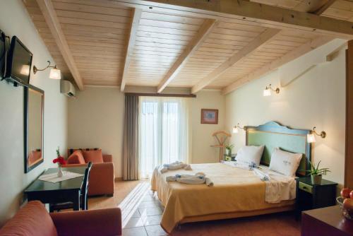 Postel nebo postele na pokoji v ubytování Vassiliki Bay Hotel