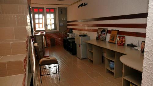 a kitchen with a counter and a refrigerator at Résidence Hôtelière Océane in Lomé