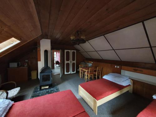 Postel nebo postele na pokoji v ubytování Apartmány Chalupa "Pod lípou"