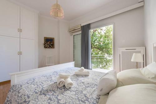 Posteľ alebo postele v izbe v ubytovaní NEW! Bright & Remodeled 1Bed apt 2min Walk to Acropolis