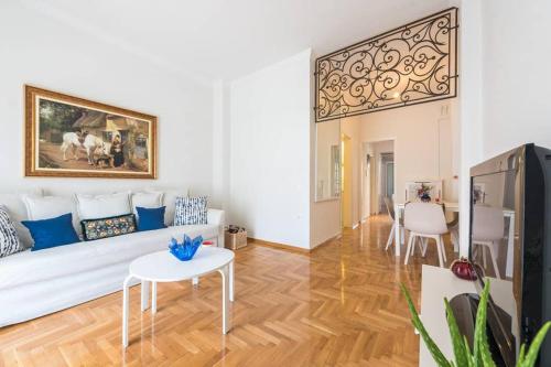 NEW! Bright & Remodeled 1Bed apt 2min Walk to Acropolis