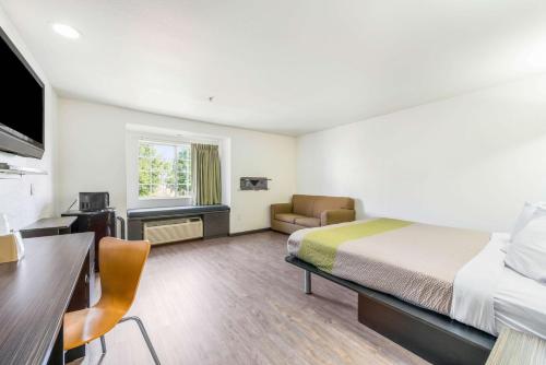Säng eller sängar i ett rum på Motel 6-Gastonia Charlotte I-85