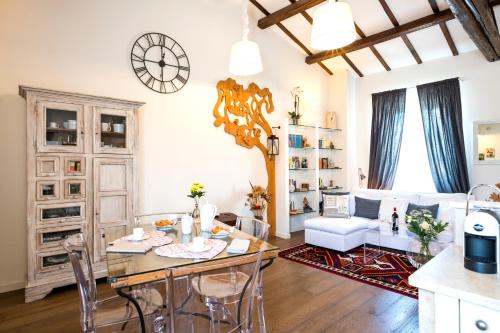 a living room with a table and a couch at White House in Orvieto