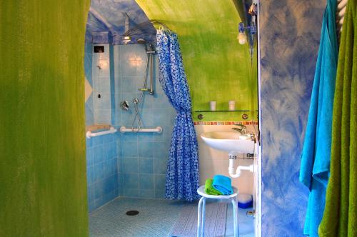 A bathroom at il mondo in valle