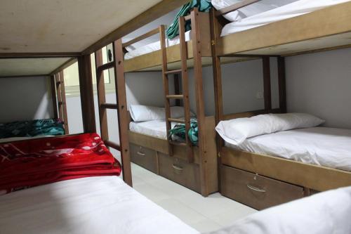 Кровать или кровати в номере El Ahram Hostel & Apartments
