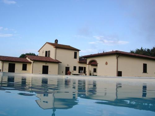 a view of the villas from the swimming pool at Poggio Sasseta in Montiano