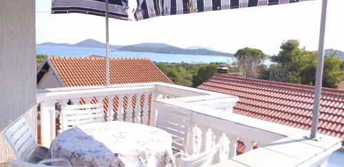 Apartments Antonela with seavies